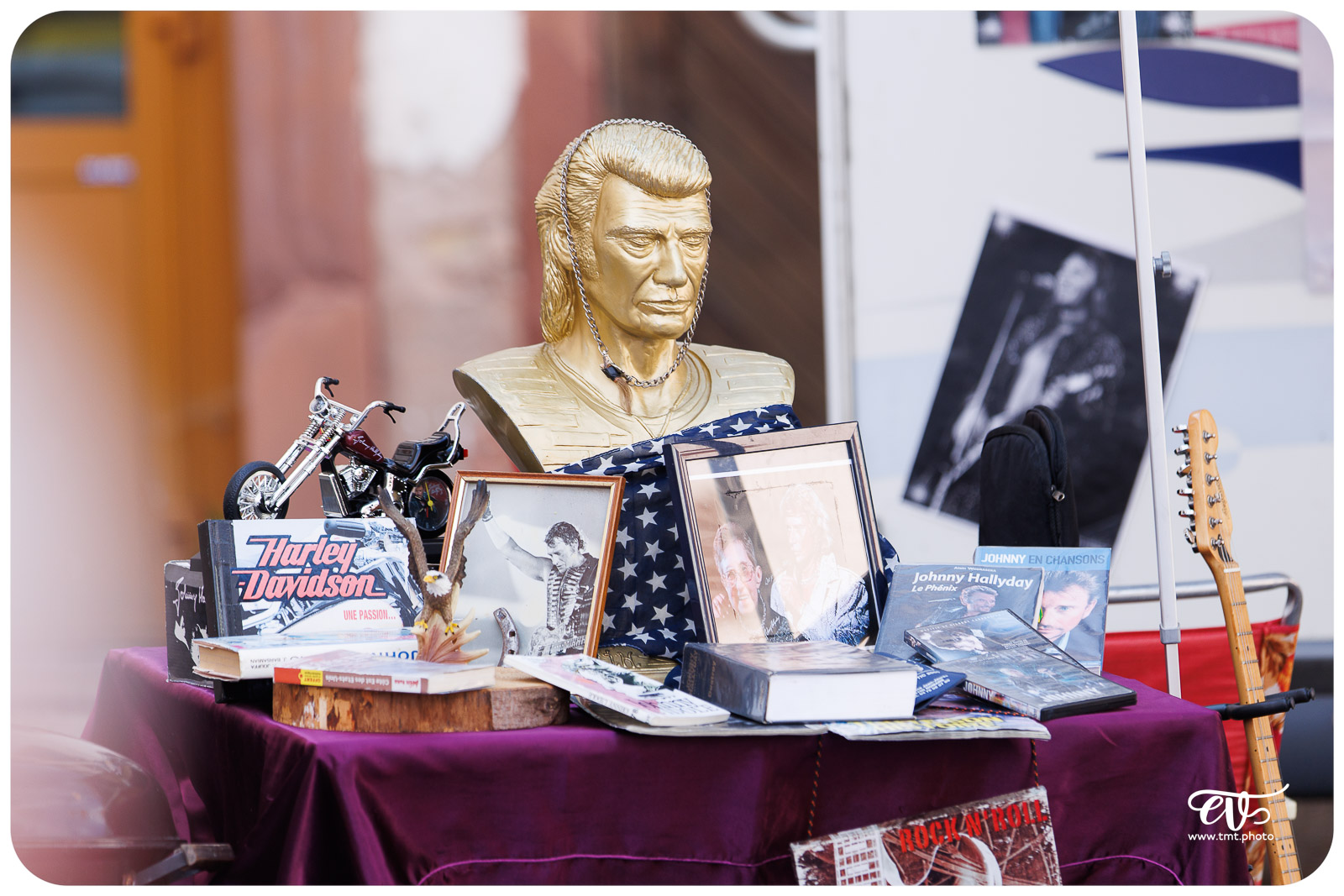 JOHNNY FOREVER (THE FIVE FOOT FINGERS)